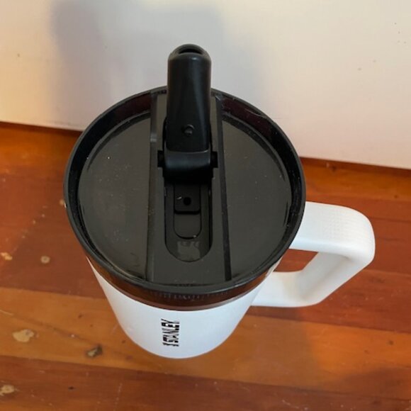 NEW Stanley Water Bottle Cold Flip Straw Quencher White Handle Hiking Athletic - Picture 9 of 13